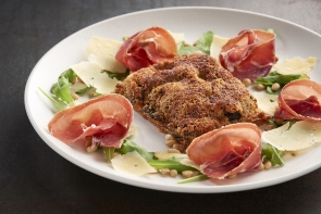 Fine tarte de champignons gratinés, jambon de porc Noir de Cambes, roquette - La Table de Michel Dussau - Agen