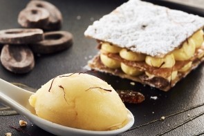 Feuille à feuille aux agrumes, crème glacée au safran de Peggy - La Table de Michel Dussau - Agen